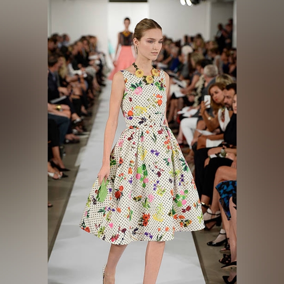 *$3,890 OSCAR DE LA RENTA SILK GORGEOUS IVORY FLORAL RUNWAY DRESS US 8 M - Picture 1 of 11